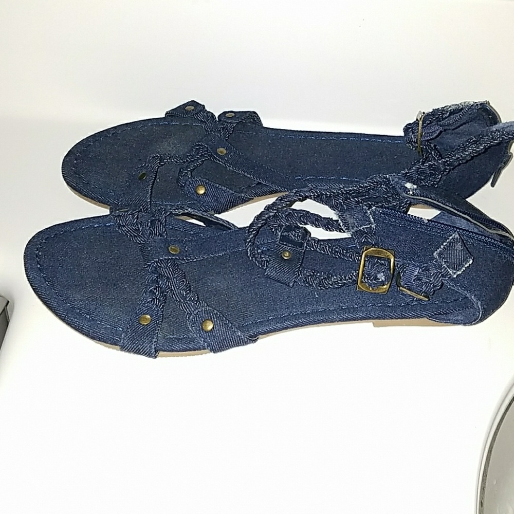 Flats - Picture 2 of 3